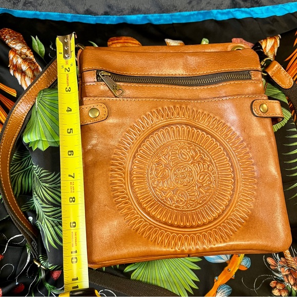 Patricia Nash Francesca Leather Embossed Crossbody Festival Boho Travel Bag Tan - Picture 9 of 14